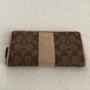 Accordion Zip Wallet